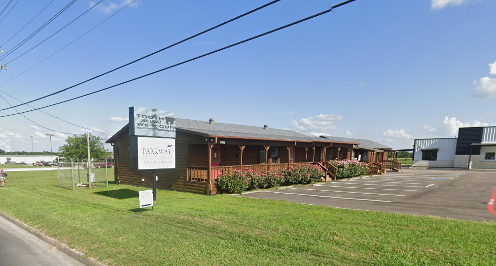 Parkway Family Dental office building in Quinlan